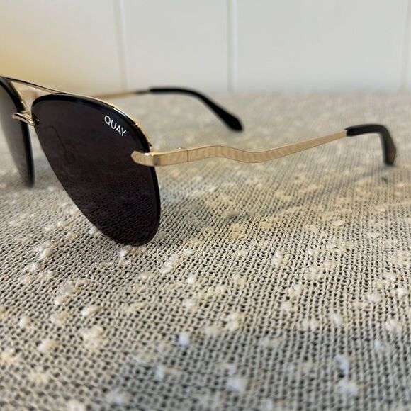 QUAY Playa Black and Gold Rimless Aviator Sunglasses NWT - Picture 5 of 10